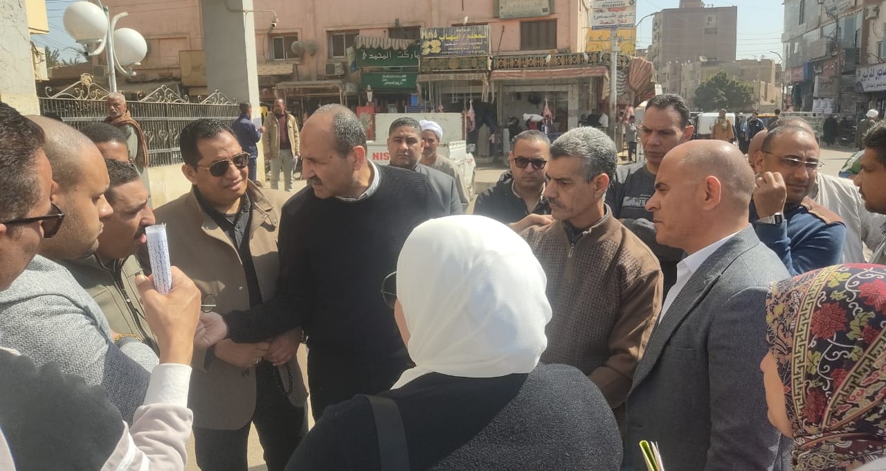 السكرتير العام المساعد يتابع ملف التصالح
